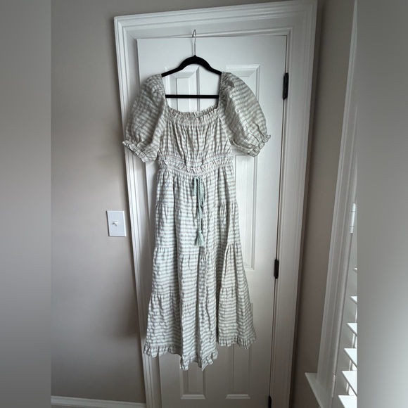 Moon River Dresses & Skirts - Smocked Puff-Sleeve Maxi Dress in Light Sage Stripe